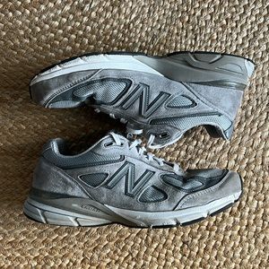 New Balance 990 V4 Size 9 Men’s